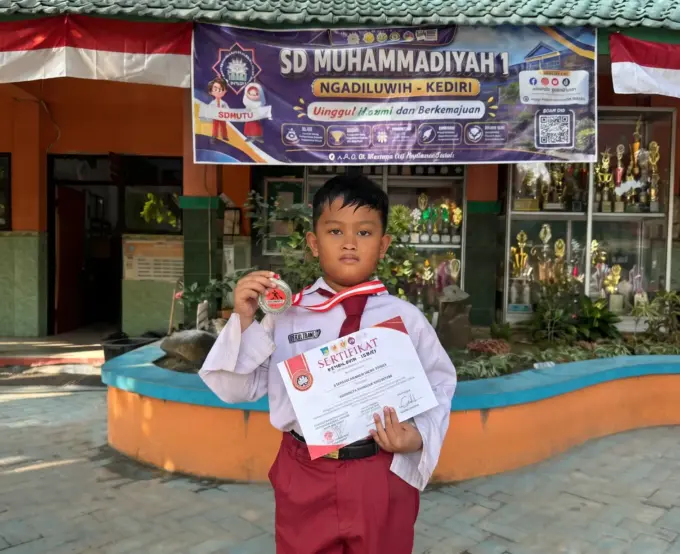 Dari Latihan ke Podium! Rafif Bawa Pulang Juara II Karate se-Kediri Raya